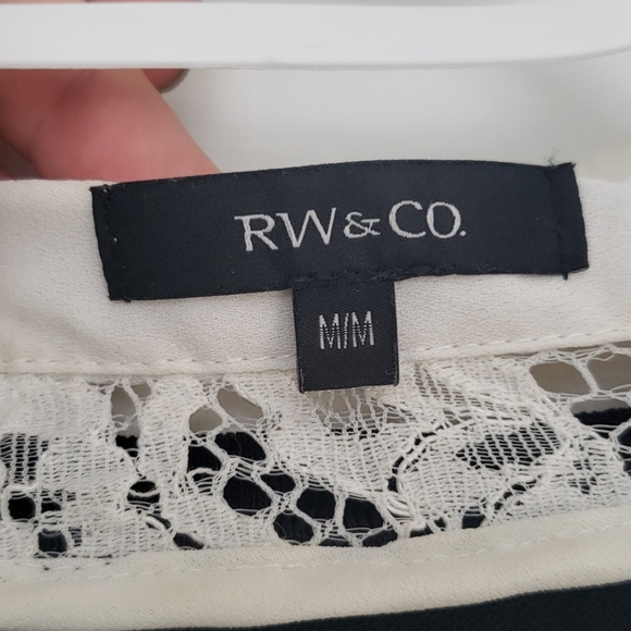 Sweater w/ Lace Collar - Picture 5 of 7